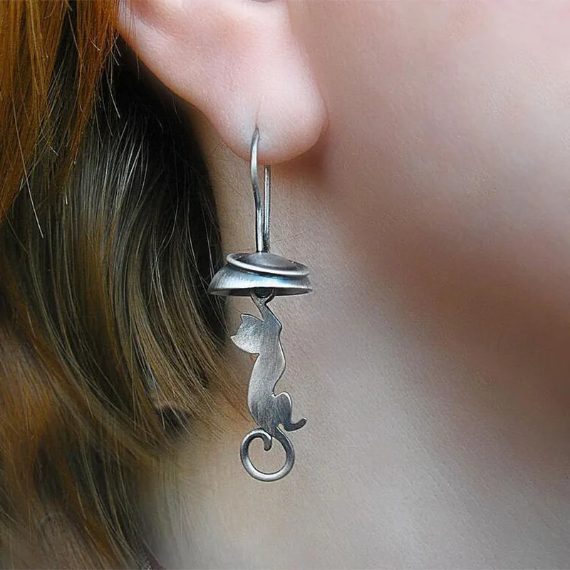 2022 New Simple Personality Hand Carved Cat Earrings Ladies Vintage Silver Color Metal Animal Pendant Earrings Jewelry Gifts
2022 New Simple Personality Hand Carved Cat Earrings Ladies Vintage Silver Color Metal Animal Pendant Earrings Jewelry Gifts