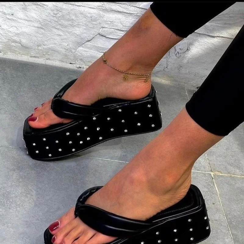 Women's Flip Flop Platform 2022 New Summer Beach Open Toe Rivets Casual Flat Slippers Female Plus Size 36-43 Shoes for Women PU
Women's Flip Flop Platform 2022 New Summer Beach Open Toe Rivets Casual Flat Slippers Female Plus Size 36-43 Shoes for Women PU