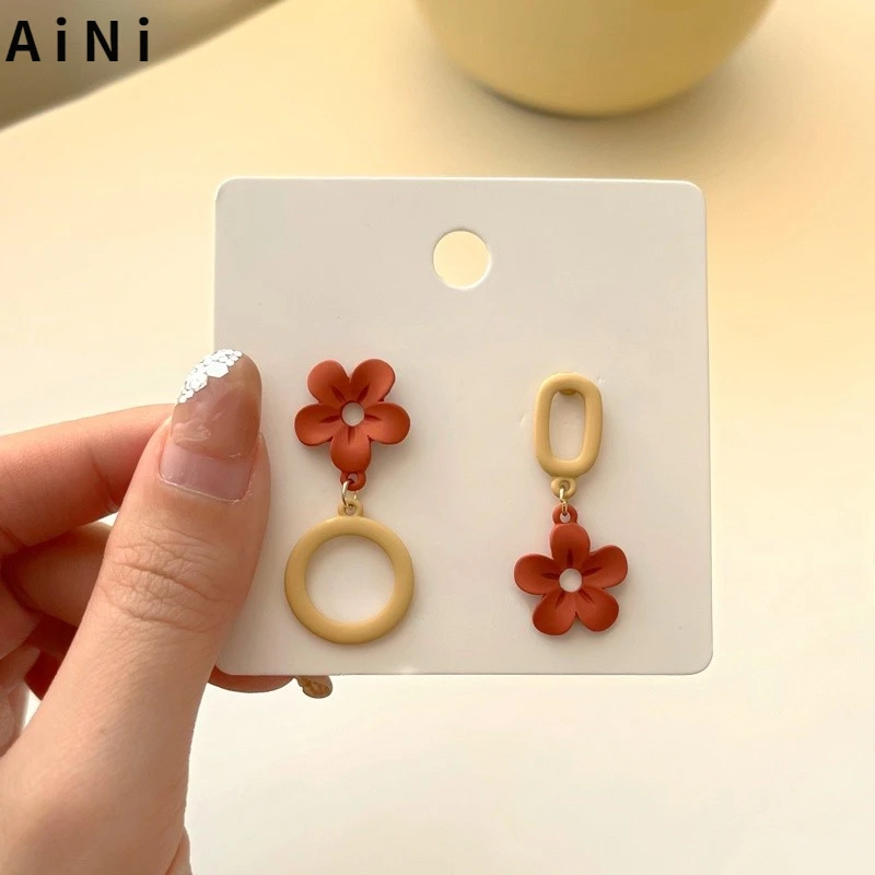 925 Silver needle Cute Design Asymmetric Stud Earrings Sweet Flower Geometric Earrings For Women Jewelry Gifts
925 Silver needle Cute Design Asymmetric Stud Earrings Sweet Flower Geometric Earrings For Women Jewelry Gifts