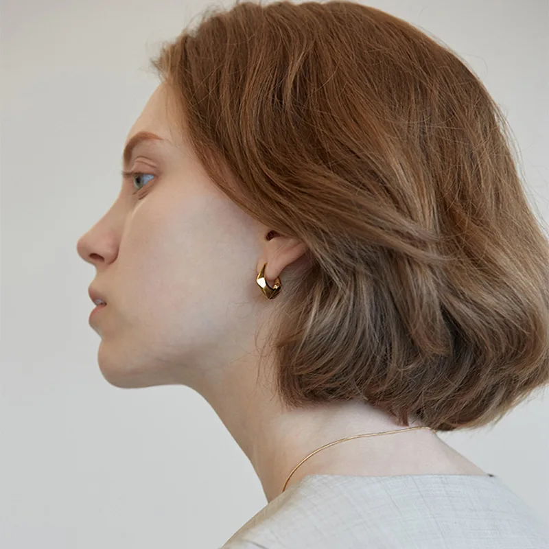 Новые модные золотые серьги-капли Ins, простые темпераментные серьги высокого качества для женщин и девушек, серьги-гвоздики, подарок Вечерн...
Новые модные золотые серьги-капли Ins, простые темпераментные серьги высокого качества для женщин и девушек, серьги-гвоздики, подарок Вечерн...