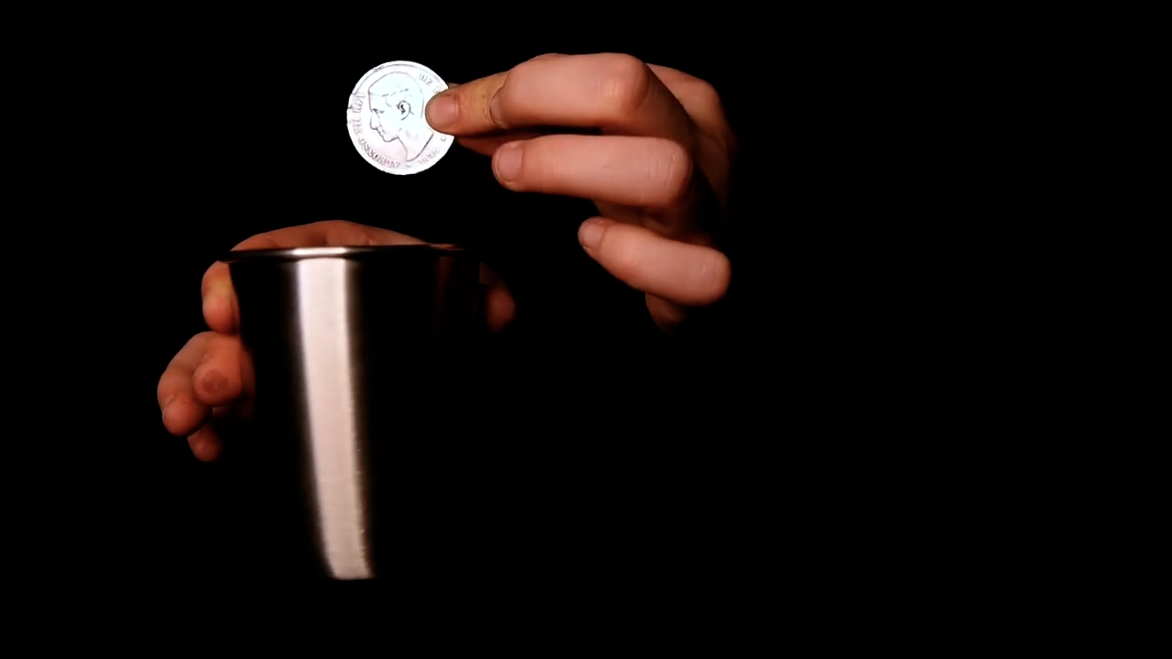 New Arrivals Super Professional Rubi Cup by Rubi Ferez Magic Tricks Gimmick Magician Close Up Illusion Props Metal
New Arrivals Super Professional Rubi Cup by Rubi Ferez Magic Tricks Gimmick Magician Close Up Illusion Props Metal