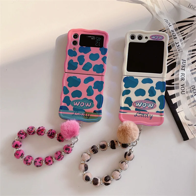 

Cute Cow Print Phone Case For Samsung Galaxy Z Flip 5 4 3 Z Flip4 Flip5 Flip3 5G Cover with Chain Strap Blu-ray Silicone Cases