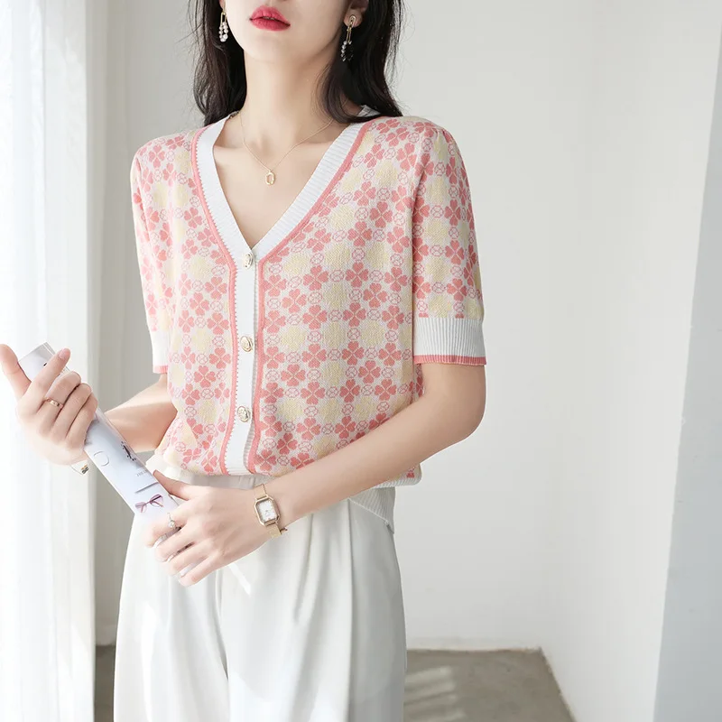 Модный жаккардовый тонкий вязаный кардиган, женский свободный короткий топ с коротким рукавом и V-образным вырезом, лето 2022
Модный жаккардовый тонкий вязаный кардиган, женский свободный короткий топ с коротким рукавом и V-образным вырезом, лето 2022