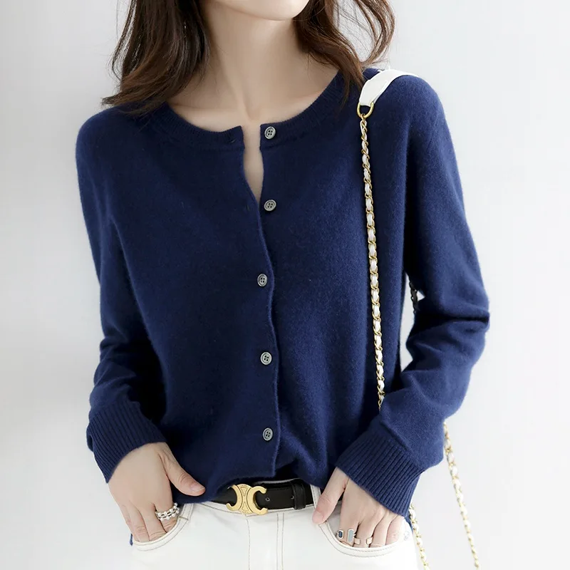 2022 New Women's Wool Cardigan Round Neck Top Short Small Coat Solid Color Knitted Cardigan All-match Coat
2022 New Women's Wool Cardigan Round Neck Top Short Small Coat Solid Color Knitted Cardigan All-match Coat