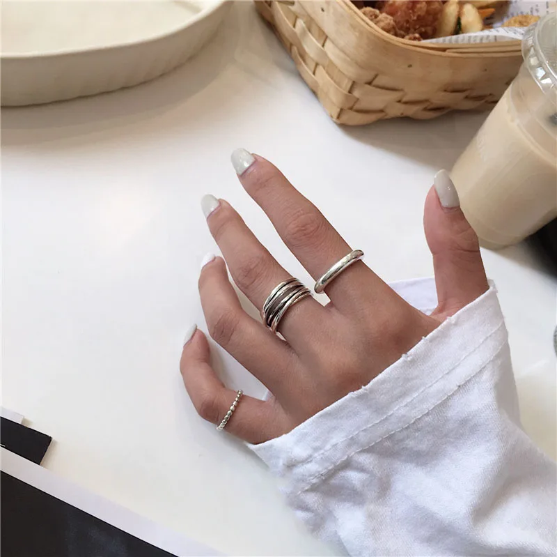 

Круглое кольцо на палец, модное ювелирное изделие, простое маленькое гладкое металлическое кольцо из нержавеющей стали серебряного цвета, ...