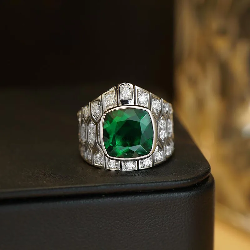 925 Silver Full of Shine Dazzling Zircon Emerald Snake Pattern Design Finger Ring for Women Luxury Banquet Dance Party Jewelry
925 Silver Full of Shine Dazzling Zircon Emerald Snake Pattern Design Finger Ring for Women Luxury Banquet Dance Party Jewelry