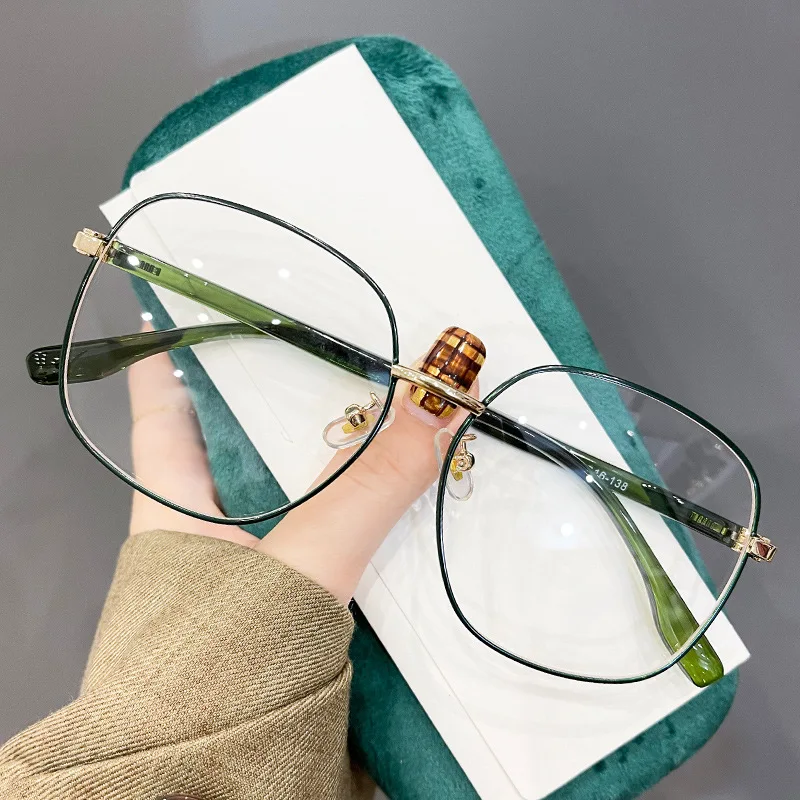 Retro Korean Version Glasses Women Large Frame Vintage Anti Blue Light Glasses Simple Metal Men Women Transparent Glasses Frames
Retro Korean Version Glasses Women Large Frame Vintage Anti Blue Light Glasses Simple Metal Men Women Transparent Glasses Frames