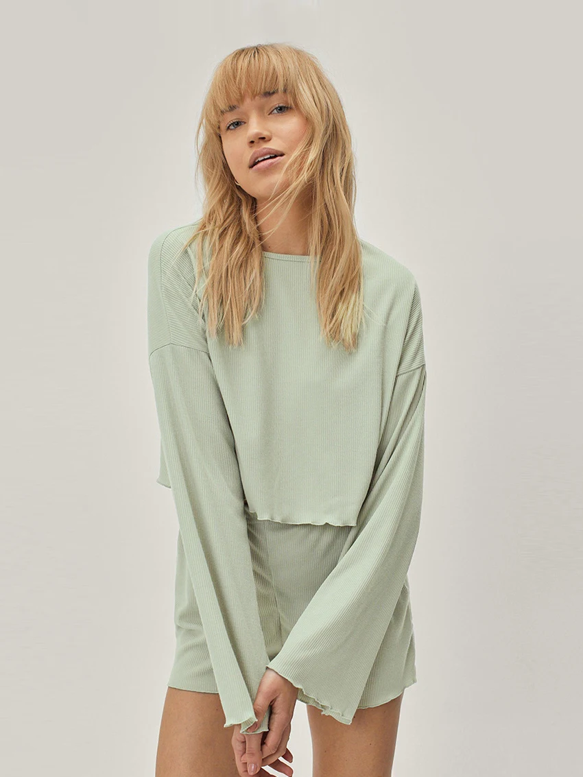 Marthaqiqi Green Loose Femme Nightwear 2 Piece Set O-Neck Sleepwear Long Sleeve Pajama Shorts Casual 2023 New Women Home Clothes
Marthaqiqi Green Loose Femme Nightwear 2 Piece Set O-Neck Sleepwear Long Sleeve Pajama Shorts Casual 2023 New Women Home Clothes