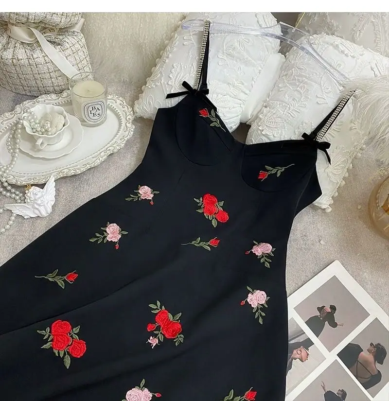 High-end Rose Flower Embroidery Waist Slip Dress Women's Hot Drilling Diamonds Strap Dress
High-end Rose Flower Embroidery Waist Slip Dress Women's Hot Drilling Diamonds Strap Dress
