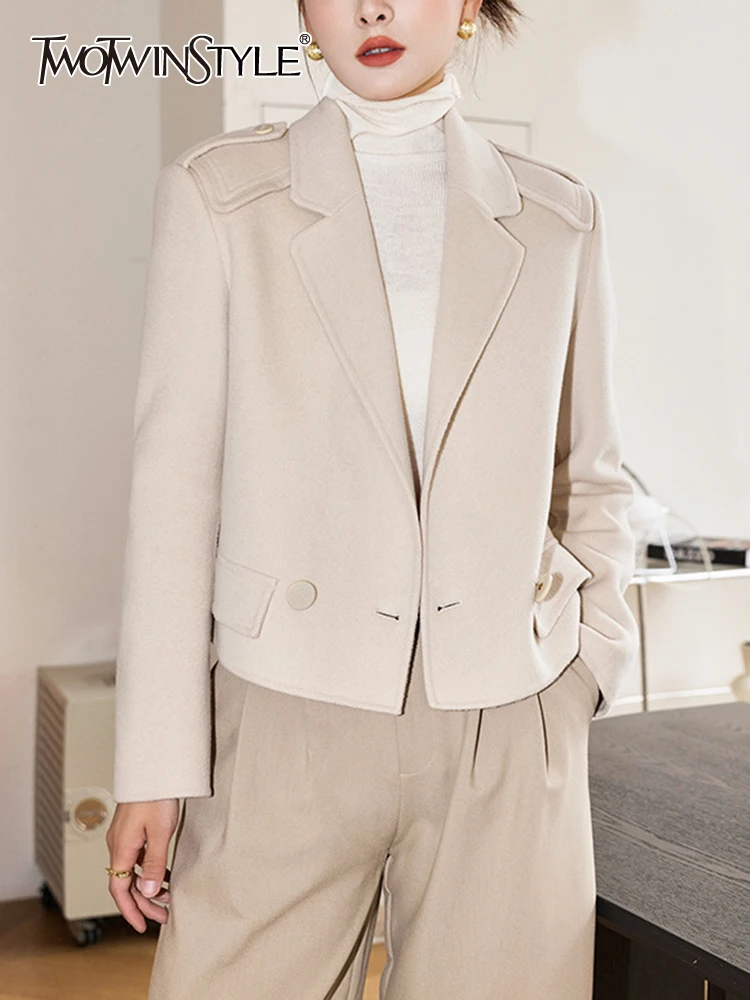 Женский двубортный Блейзер TWOTWINSTYLE, черный однотонный винтажный Блейзер составного кроя с английским воротником и длинными рукавами на лето
Женский двубортный Блейзер TWOTWINSTYLE, черный однотонный винтажный Блейзер составного кроя с английским воротником и длинными рукавами на лето