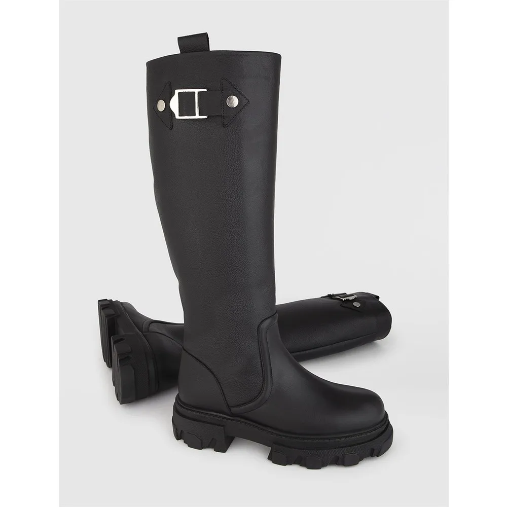Dorlie Redes Floter Leather Female Black Boots
Dorlie Redes Floter Leather Female Black Boots