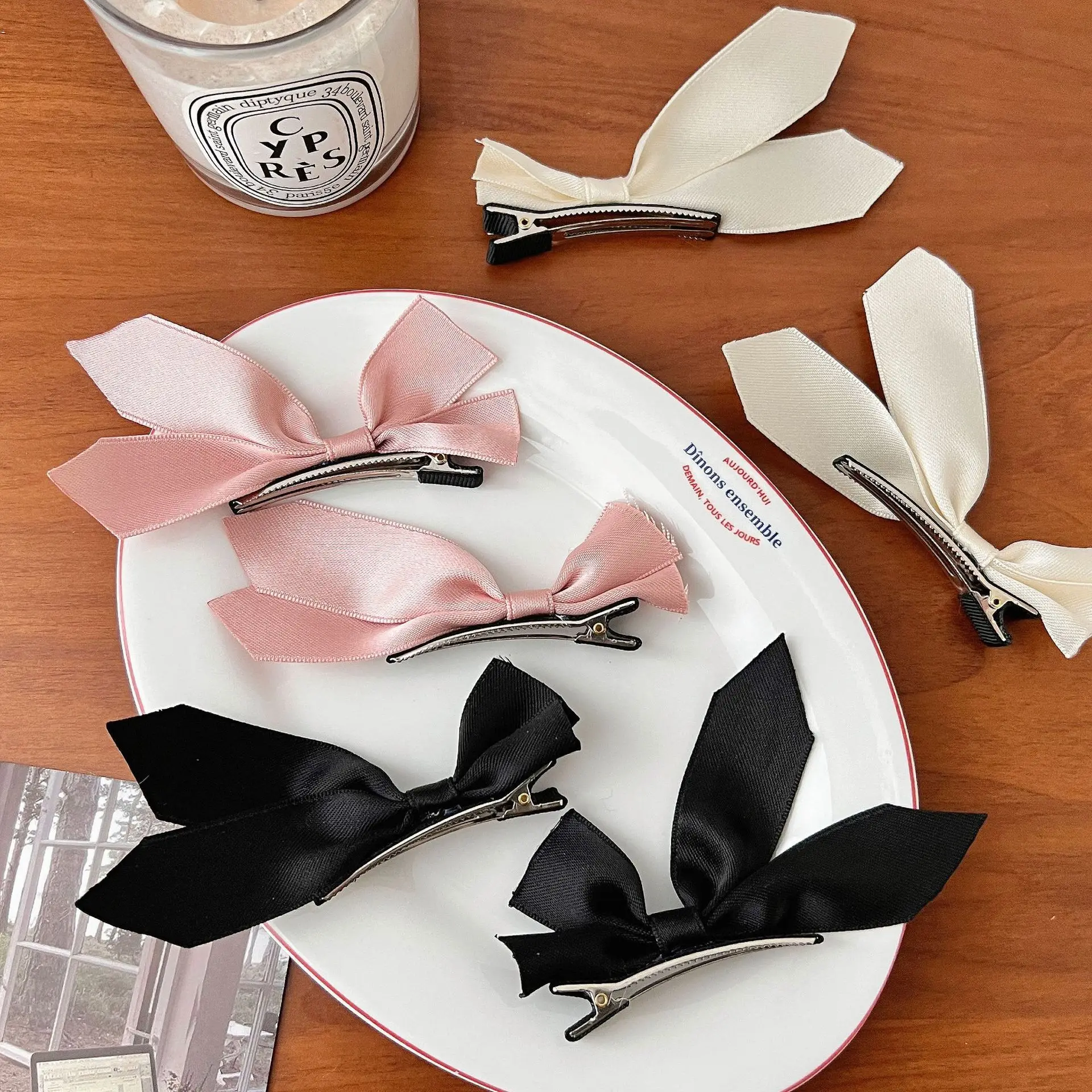 2pcs NEW Standing Side Hair Bow Clips Side Hairpin Girls Korean Hair Accessories Fashion Styling Barrettes Hair Accessories
2pcs NEW Standing Side Hair Bow Clips Side Hairpin Girls Korean Hair Accessories Fashion Styling Barrettes Hair Accessories