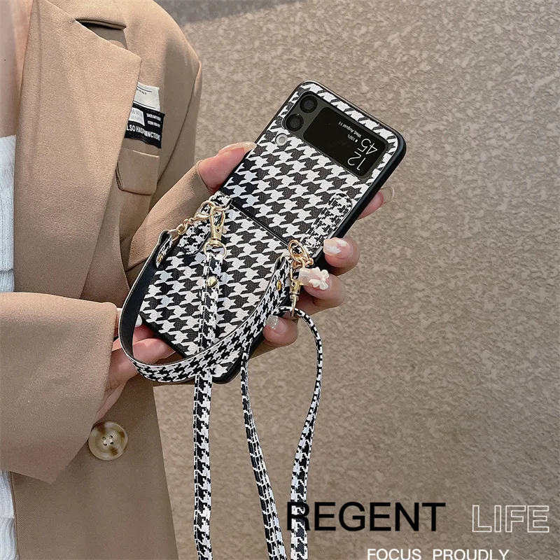 Simple Thousand Bird Grid Diagonal Span Case for Samsung Galaxy Z Flip 3 Z Flip 4 Hard PC Back Cover for ZFlip3 ZFlip4 Shell
Simple Thousand Bird Grid Diagonal Span Case for Samsung Galaxy Z Flip 3 Z Flip 4 Hard PC Back Cover for ZFlip3 ZFlip4 Shell