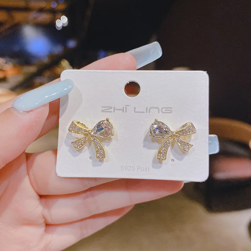 Pendientes de lazo de circón con aguja de plata s925 para mujer 2022 nuevos pendientes de diseño de nicho ins coreanos
Pendientes de lazo de circón con aguja de plata s925 para mujer 2022 nuevos pendientes de diseño de nicho ins coreanos