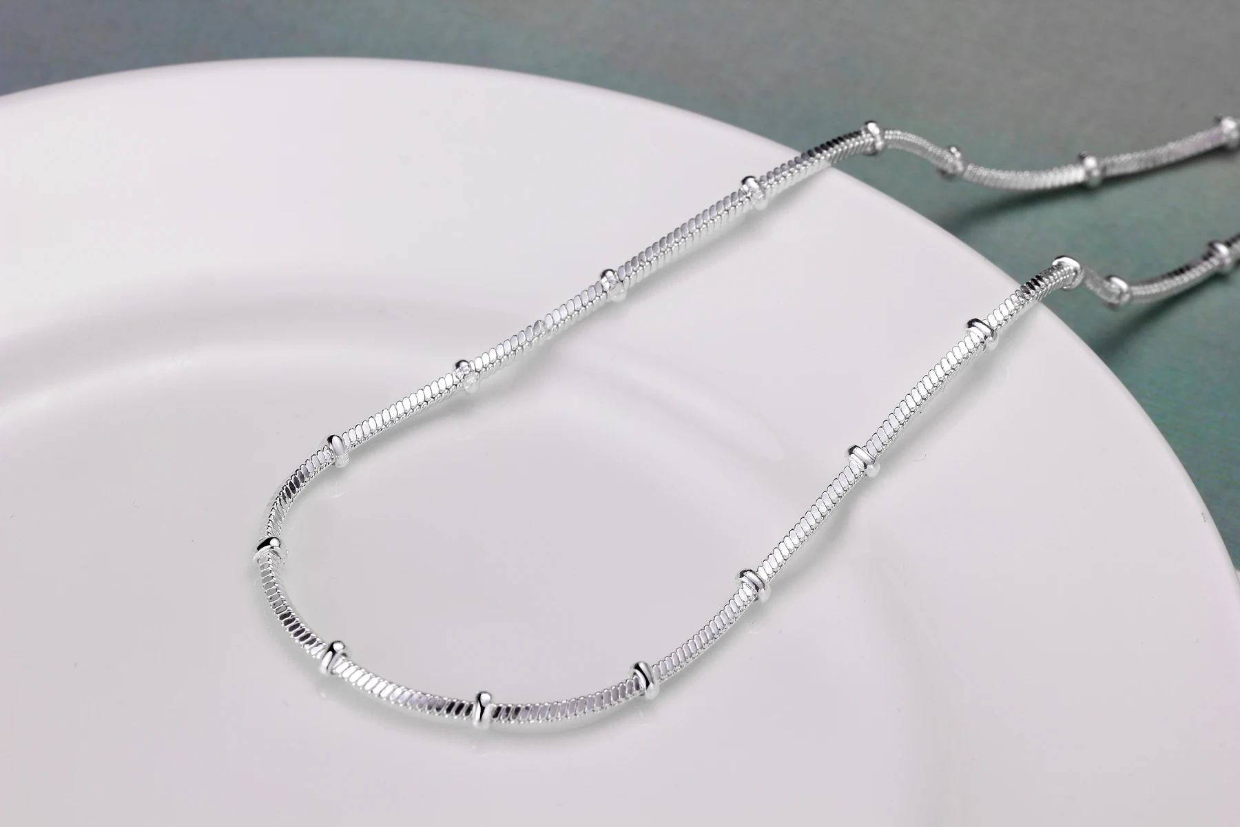 45-60cm 925 Sterling Silver Snake Chain Necklace Jewelry European Style Popular Women Mens Cute Charms Fashion Christmas Gift
45-60cm 925 Sterling Silver Snake Chain Necklace Jewelry European Style Popular Women Mens Cute Charms Fashion Christmas Gift