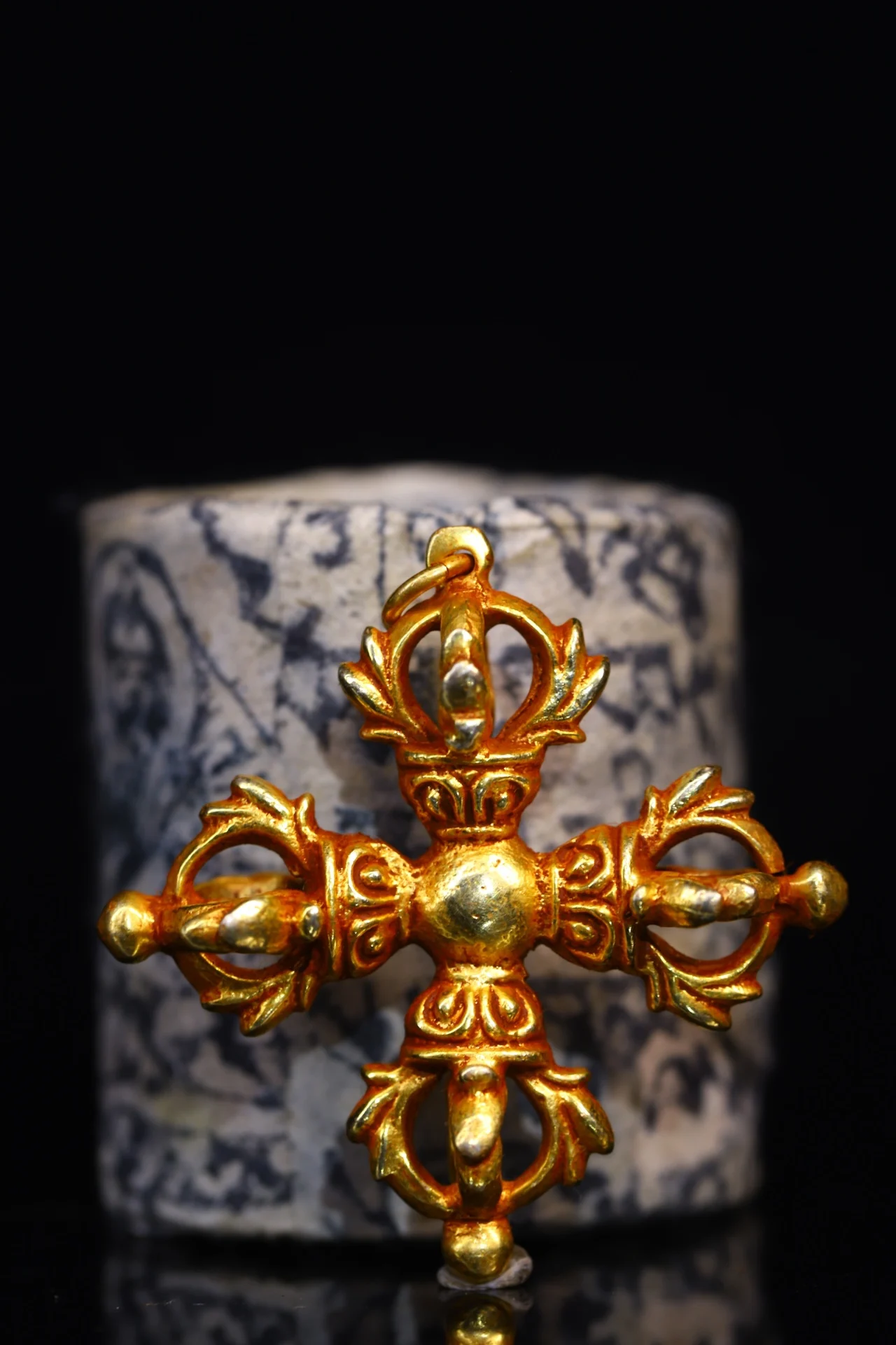 2" Tibetan Temple Collection Old Purple Bronze Gilt cross Dorje Vajra Phurpa Amulet pendant Town house Exorcism
2" Tibetan Temple Collection Old Purple Bronze Gilt cross Dorje Vajra Phurpa Amulet pendant Town house Exorcism