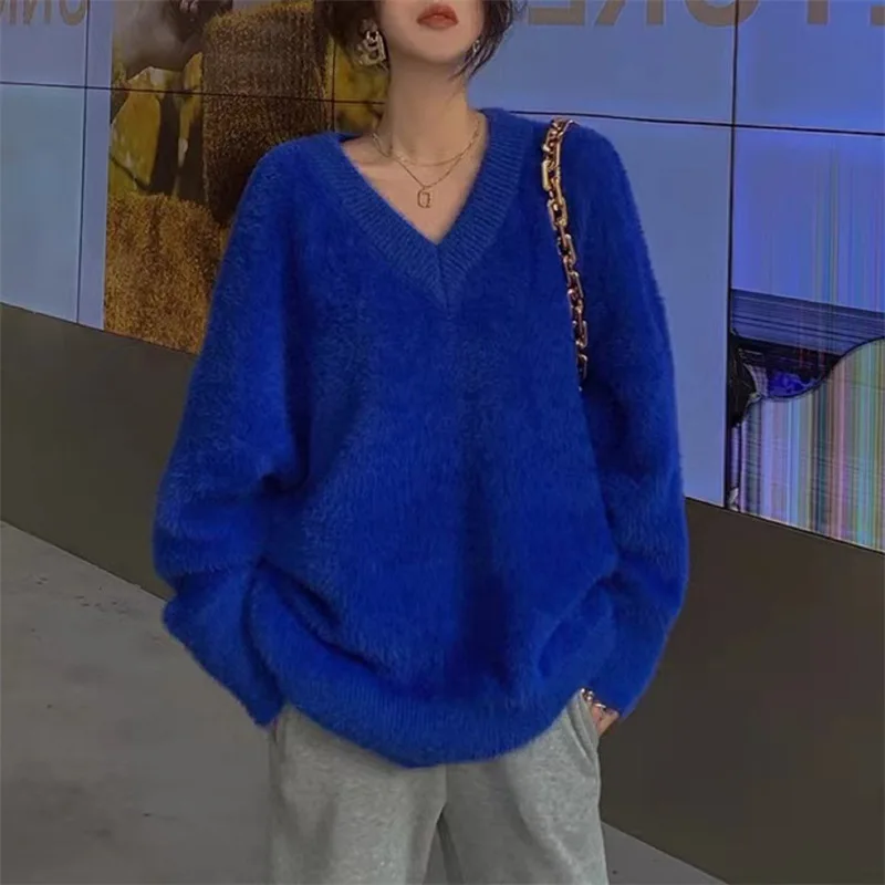 Осенне-зимний вязаный свитер средней длины с V-образным вырезом
Осенне-зимний вязаный свитер средней длины с V-образным вырезом