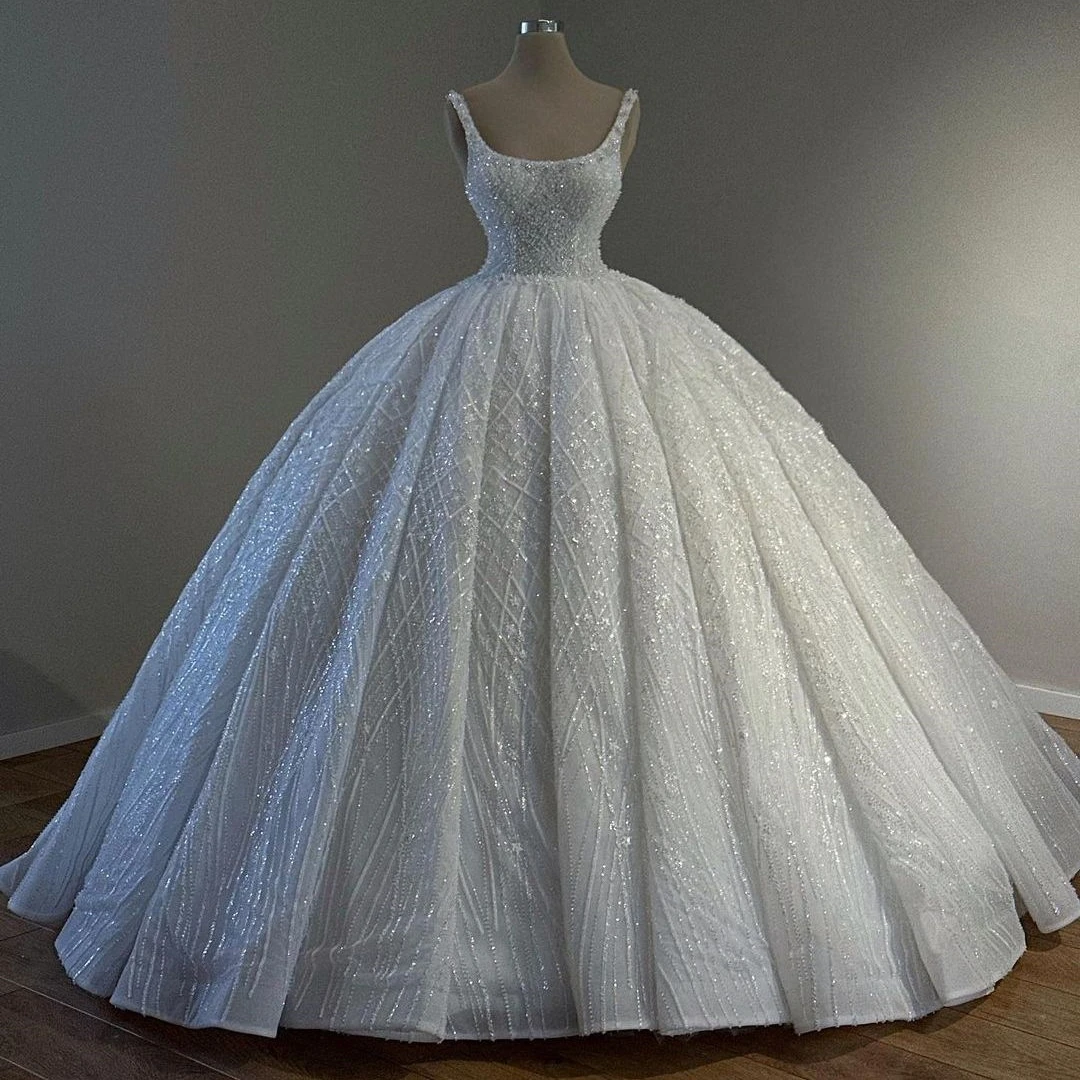 Classic Ball Gown Wedding Dresses Bateau Sleeveless Appliques Sequins Beads Prom Gowns Long Train Custom Made Lace-up Plus Size
Classic Ball Gown Wedding Dresses Bateau Sleeveless Appliques Sequins Beads Prom Gowns Long Train Custom Made Lace-up Plus Size