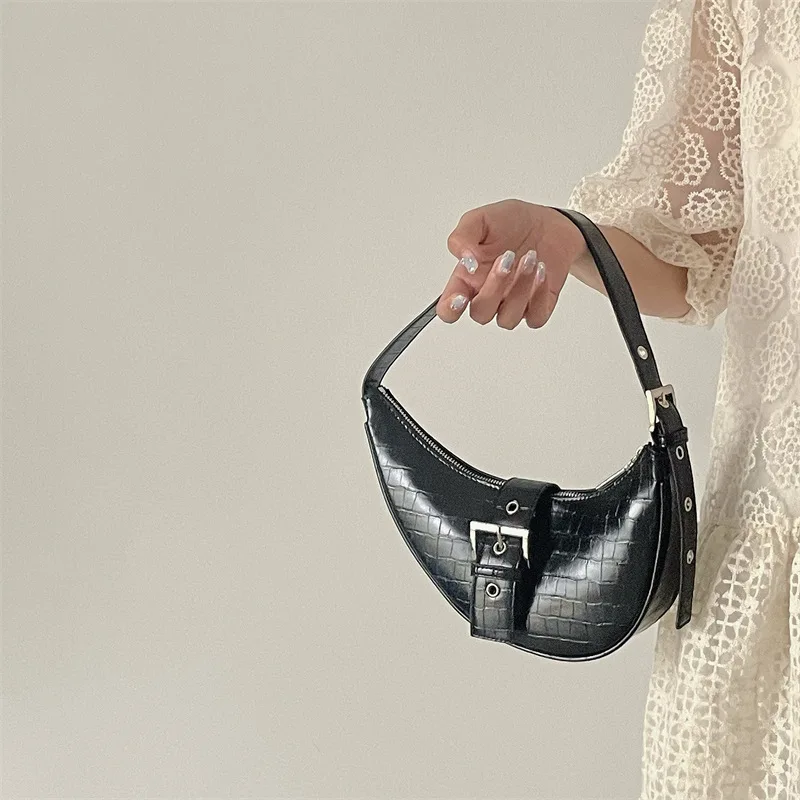 Crescent Moon Women's Underarm Bag Patent Leather Cool Girls Love Heart Shoulder Bags Luxury Design Female Party Purse Handbags
Crescent Moon Women's Underarm Bag Patent Leather Cool Girls Love Heart Shoulder Bags Luxury Design Female Party Purse Handbags