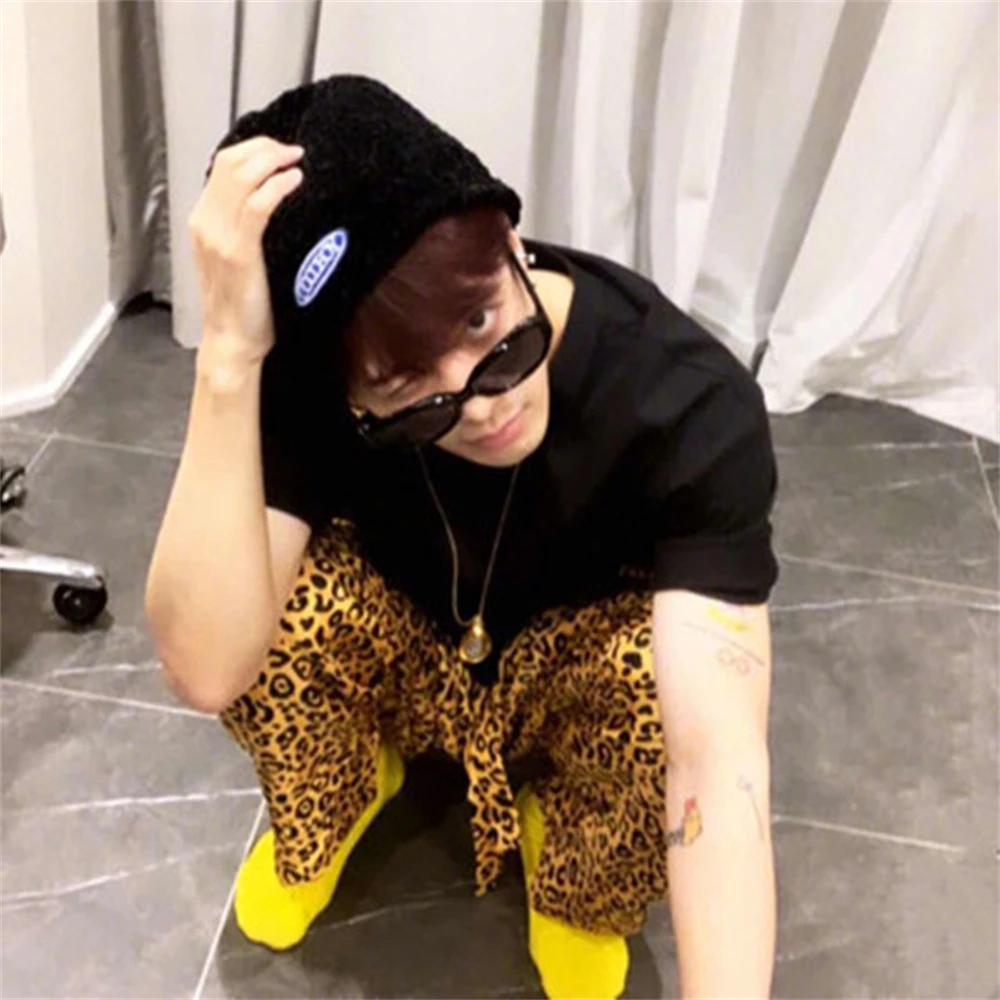 KPOP Jackson Wang Same Style Woolen Hat Fashion Knitted Caps Casual Outdoor Decorative Fisherman Hat Men Women Gift J61
KPOP Jackson Wang Same Style Woolen Hat Fashion Knitted Caps Casual Outdoor Decorative Fisherman Hat Men Women Gift J61