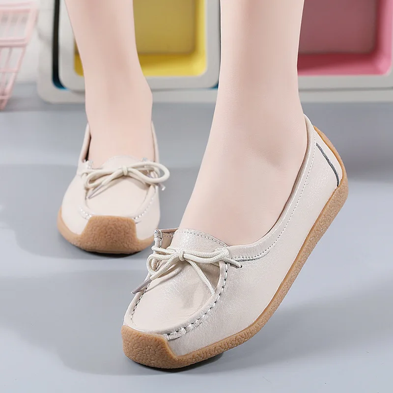 Four Seasons New Flat Bottom Women's Shoes Leather Hollow Round Toe Casual Soft Bottom Solid Color Mom Doudou Shoes Women
Four Seasons New Flat Bottom Women's Shoes Leather Hollow Round Toe Casual Soft Bottom Solid Color Mom Doudou Shoes Women