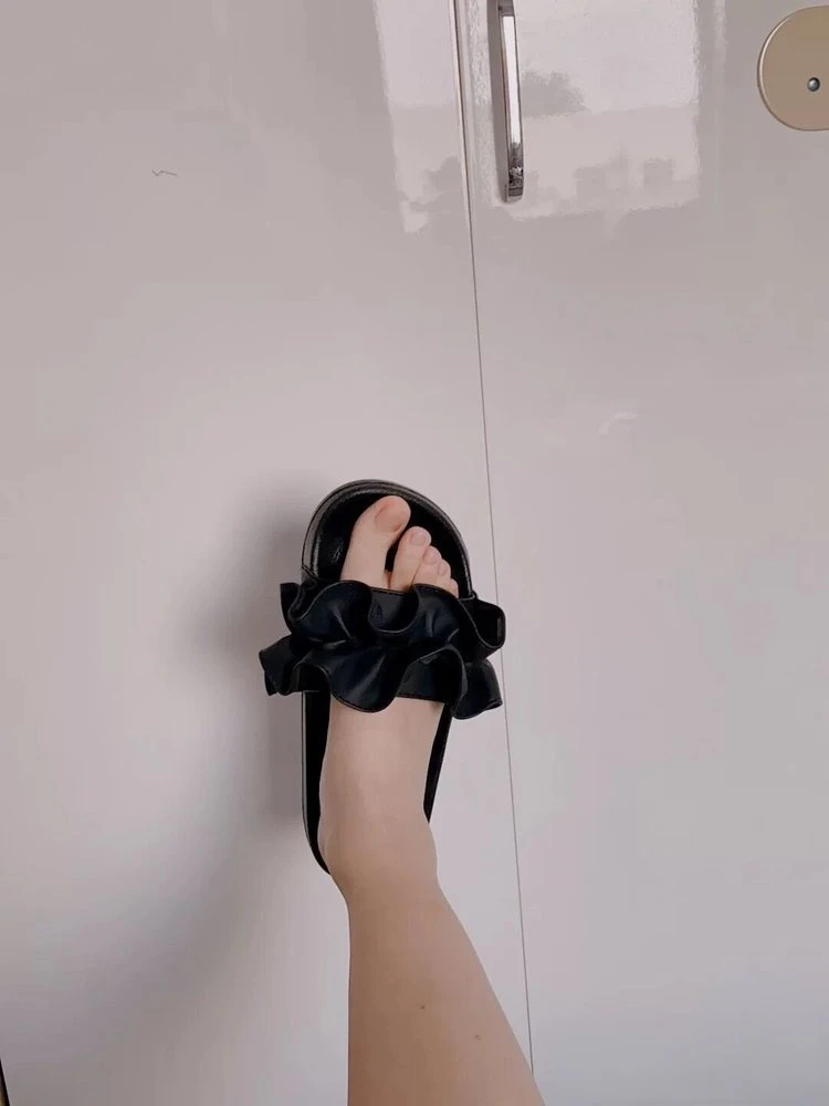 Women Slippers 2022 Summer Casual Beach Shoes Sandals Fashion Round Toe Flats Flower Pleated White Slippers Women Elegant Slides
Women Slippers 2022 Summer Casual Beach Shoes Sandals Fashion Round Toe Flats Flower Pleated White Slippers Women Elegant Slides
