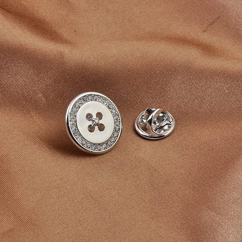 Simple Silver Color Zircon Round Anti-glare Brooch Women Men Elegant CZ Pave Copper Button Buckle Collar Clip Pin Accessories
Simple Silver Color Zircon Round Anti-glare Brooch Women Men Elegant CZ Pave Copper Button Buckle Collar Clip Pin Accessories