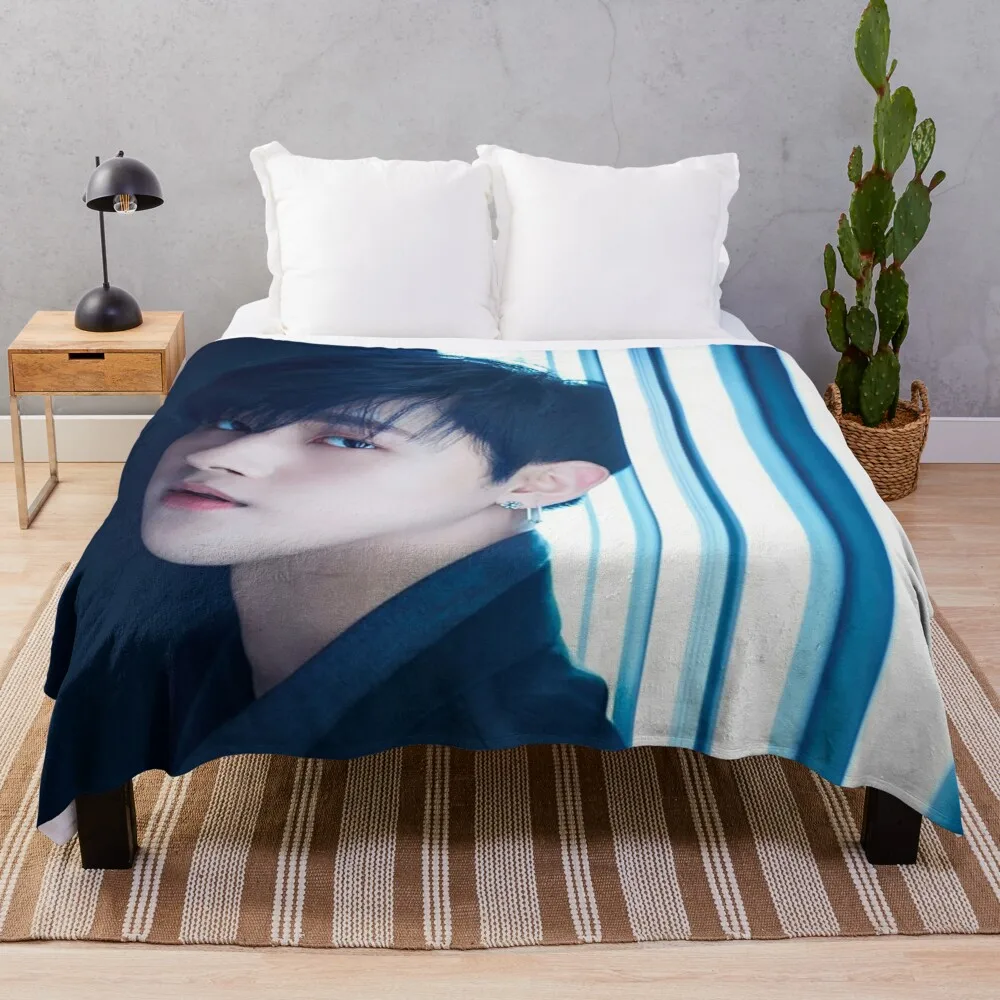 I.M.Throw Blanket knitted furry blanket retractable and reclining sofa blanket
I.M.Throw Blanket knitted furry blanket retractable and reclining sofa blanket