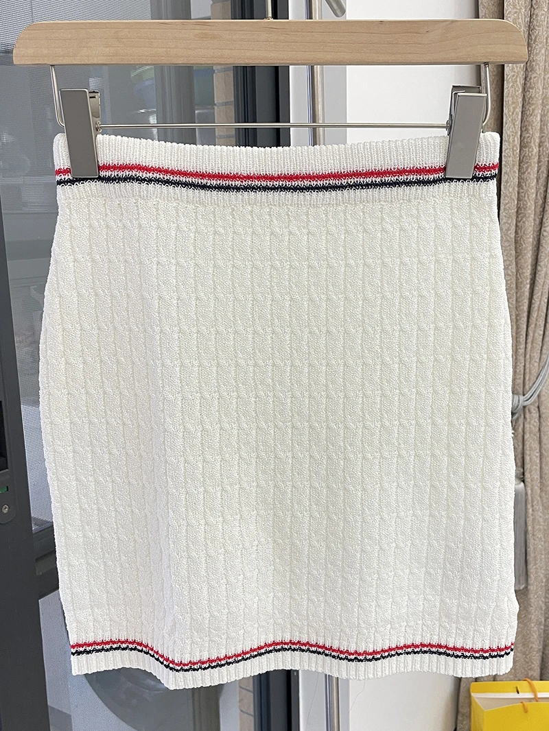 TB knitted skirt British college style short skirt high-quality knitted elastic skirt color stripe elegant casual summer
TB knitted skirt British college style short skirt high-quality knitted elastic skirt color stripe elegant casual summer