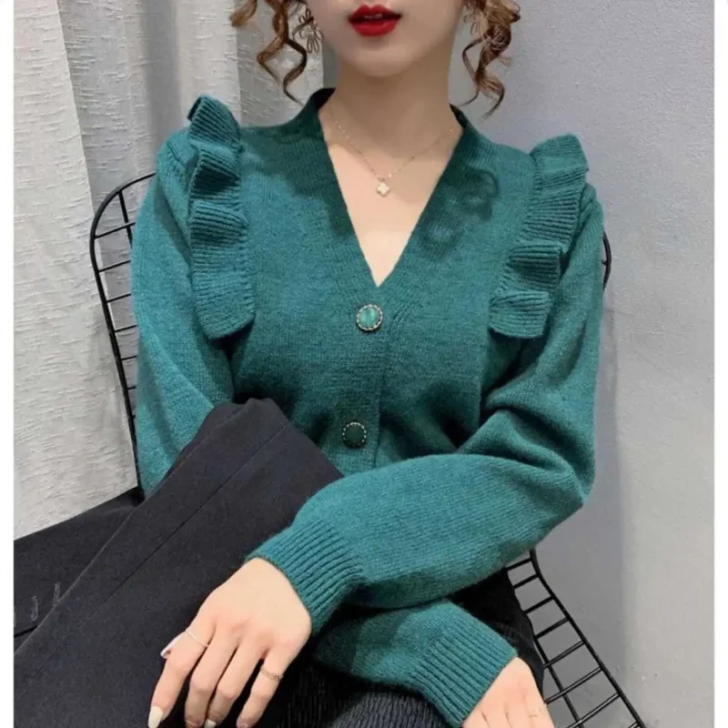 2023 New Women's Clothing Long Sleeve V-Neck Knitted Slim Casual Sweet All-match Solid Color Ruffles Button Sweaters Cardigan 
2023 New Women's Clothing Long Sleeve V-Neck Knitted Slim Casual Sweet All-match Solid Color Ruffles Button Sweaters Cardigan