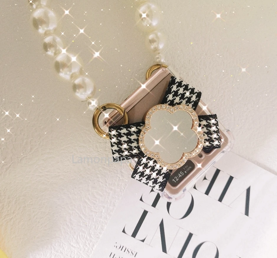 Mirror Case for Samsung Galaxy Z Flip 5G Case with Pearl Chain Wristband Vintage Bow Shockproof Shell for Samsung Z Flip Case
Mirror Case for Samsung Galaxy Z Flip 5G Case with Pearl Chain Wristband Vintage Bow Shockproof Shell for Samsung Z Flip Case