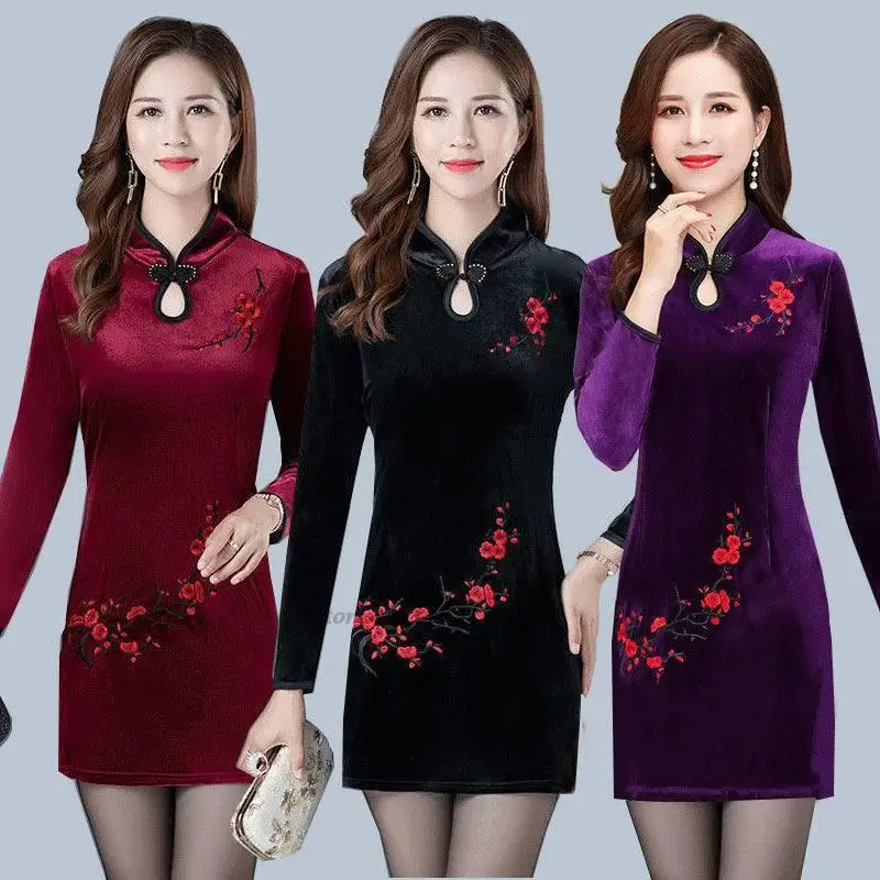 2023 oriental vintage flower embroidery qipao evening party dress chinese traditional cheongsam velvet qipao fleece lined dress
2023 oriental vintage flower embroidery qipao evening party dress chinese traditional cheongsam velvet qipao fleece lined dress