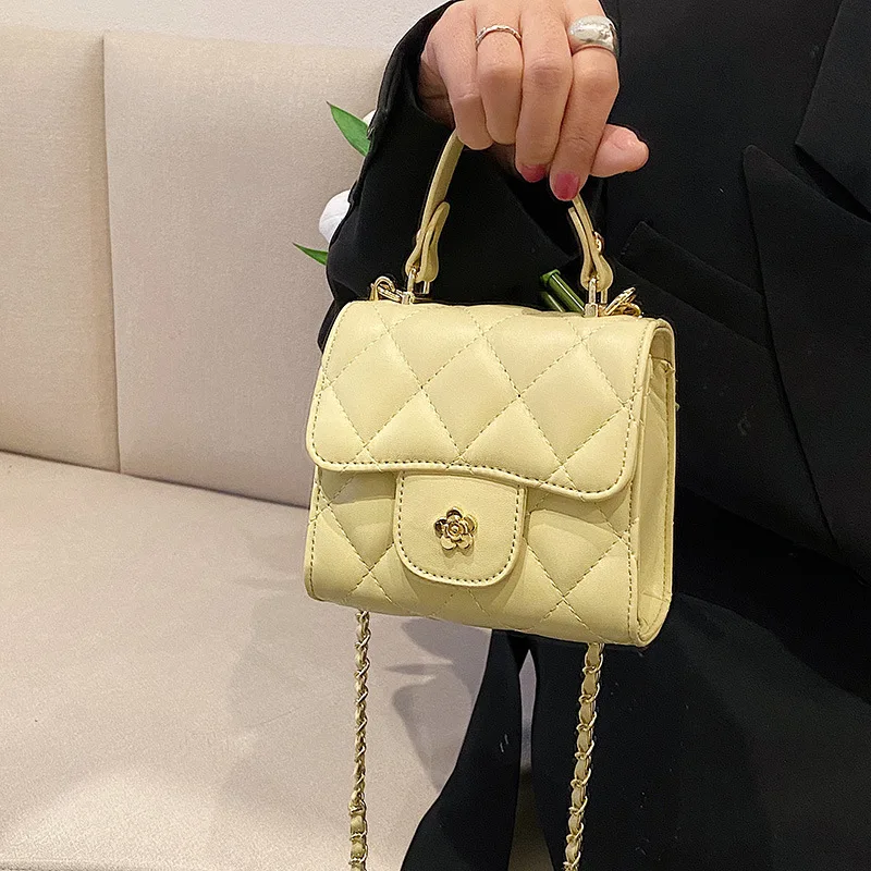 PU Leather Crossbody Bags for Women 2022 Luxury Designer Chain Handbags with Metal Handle Shoulder Simple Bag Small Kawaii Totes
PU Leather Crossbody Bags for Women 2022 Luxury Designer Chain Handbags with Metal Handle Shoulder Simple Bag Small Kawaii Totes