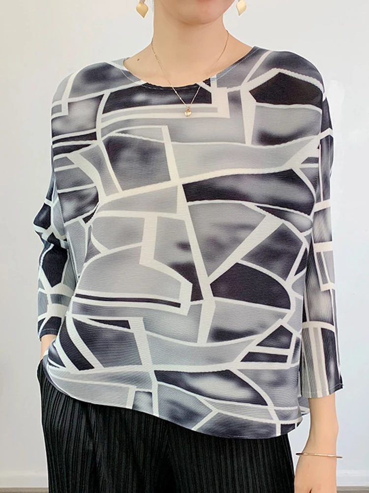 Miyake Loose Type Long-sleeved Printed Geometric Pattern Fashion Design Summer Top Pleated Fresh Style O-neck Women T-shirt
Miyake Loose Type Long-sleeved Printed Geometric Pattern Fashion Design Summer Top Pleated Fresh Style O-neck Women T-shirt