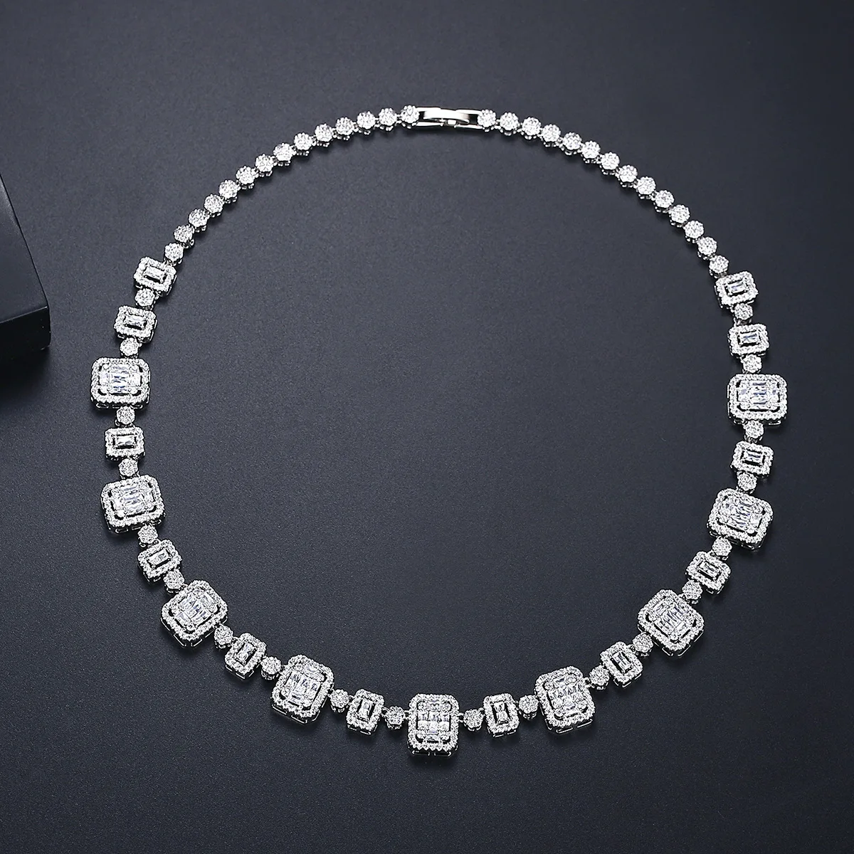 Fashionable Copper Inlaid Zirconium Long Necklace with AAA Zircon Inlaid Adjustable Women's Necklace
Fashionable Copper Inlaid Zirconium Long Necklace with AAA Zircon Inlaid Adjustable Women's Necklace