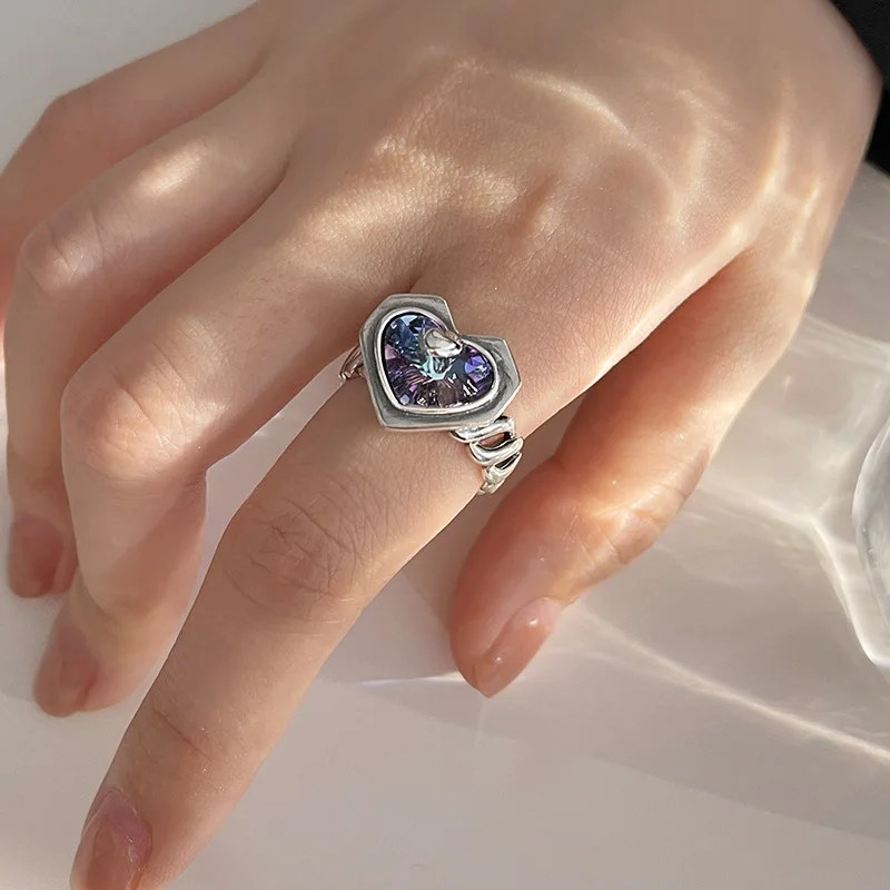 Женское кольцо из серебра 925 пробы, вечерние фиолетовым сердцем
Женское кольцо из серебра 925 пробы, вечерние фиолетовым сердцем