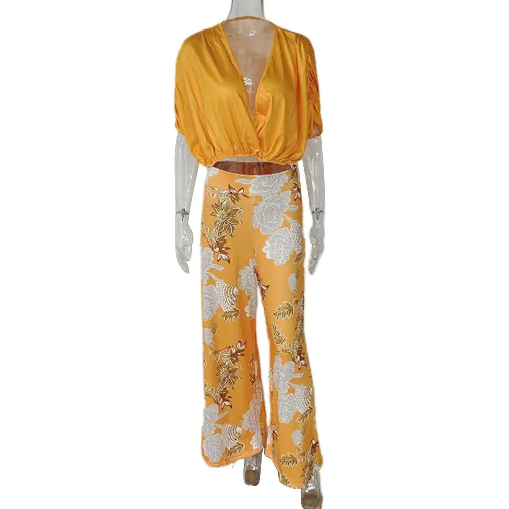 Women Casual Two-piece Set Stylish Women's 2-piece Set V-neck Pleated Tops High Waist Wide Leg Floral Pants for Fashionable
Women Casual Two-piece Set Stylish Women's 2-piece Set V-neck Pleated Tops High Waist Wide Leg Floral Pants for Fashionable