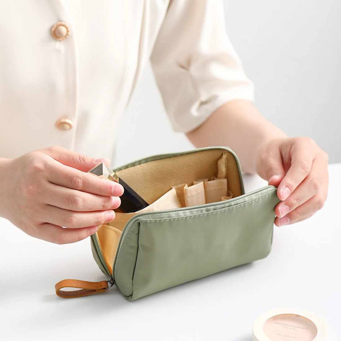 1 pc Solid Cosmetic Bag Korean Style Women Makeup Bag Portable Pouch Toiletry Bag Waterproof Makeup Organizer Case necessaire
1 pc Solid Cosmetic Bag Korean Style Women Makeup Bag Portable Pouch Toiletry Bag Waterproof Makeup Organizer Case necessaire