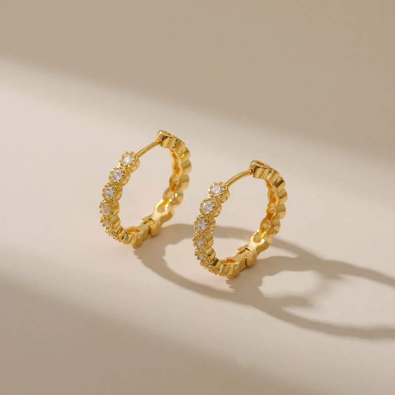 Hot-selling Diamond Inlaid Light Luxury Earrings Female Brass Plated 18K Real Gold Short Stud Earrings Accessories For Women
Hot-selling Diamond Inlaid Light Luxury Earrings Female Brass Plated 18K Real Gold Short Stud Earrings Accessories For Women