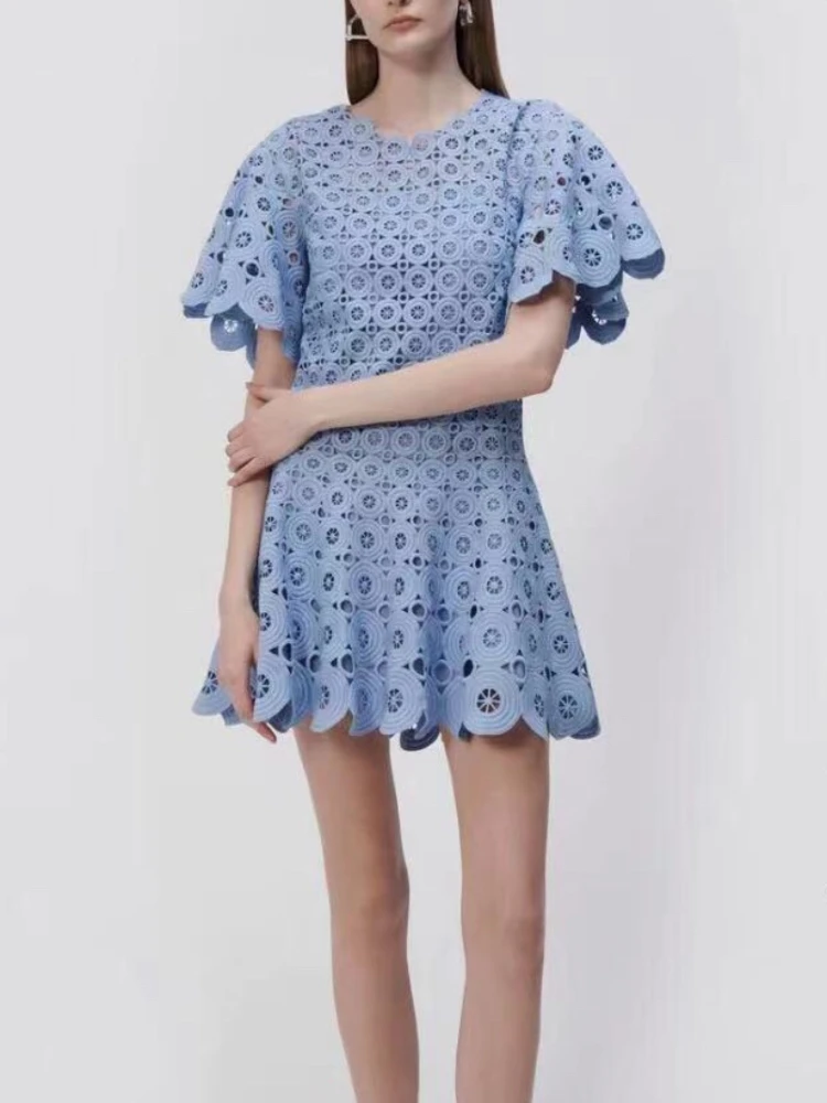 2023 Summer New Collection Simkhai Blue Short Sleeve Hollow Out Lace Top Quality Mini Dress Women Clothes
2023 Summer New Collection Simkhai Blue Short Sleeve Hollow Out Lace Top Quality Mini Dress Women Clothes