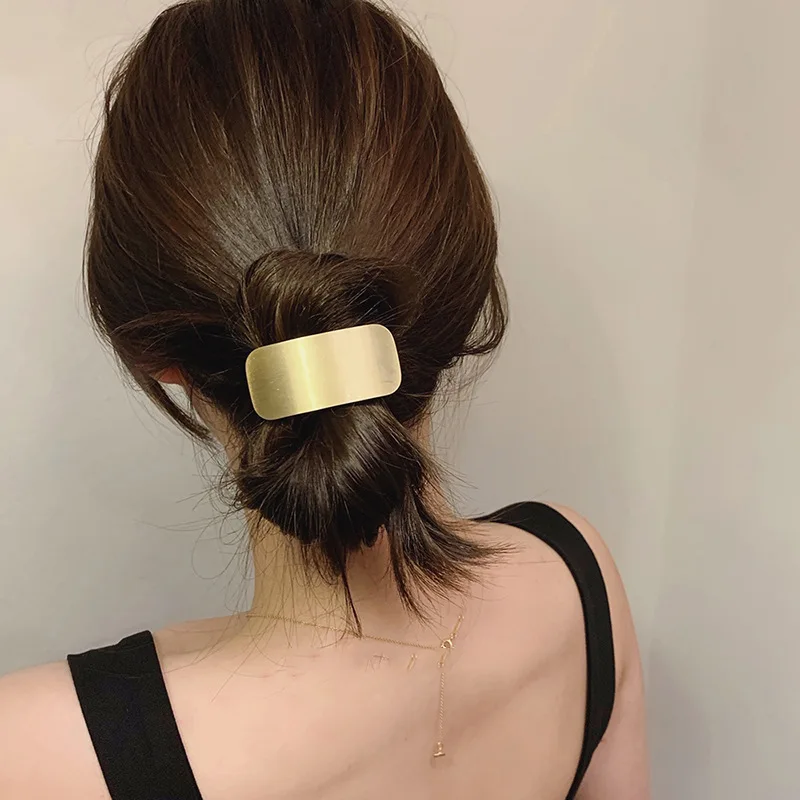 Korean version of texture of the wild design sense of metal hot girl hair ring head rope ponytail rubber band hair accessories
Korean version of texture of the wild design sense of metal hot girl hair ring head rope ponytail rubber band hair accessories