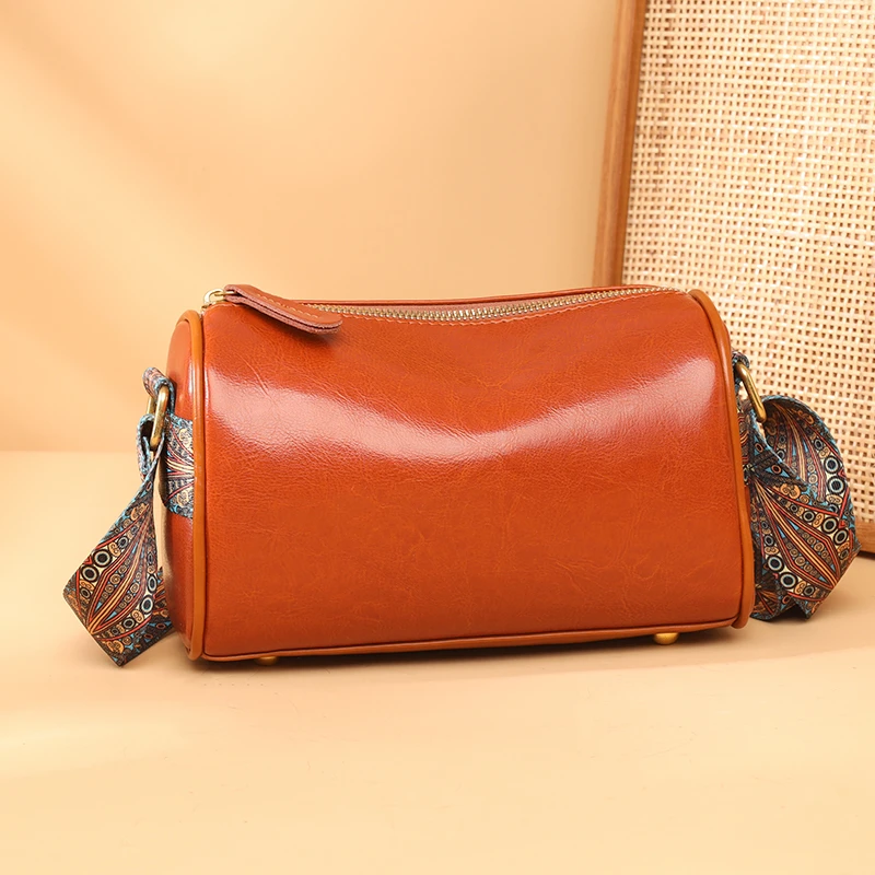 100% Genuine Leather Shoulder Crossbody Bag For Women 2022 Vintage Oil Wax Cow Leather Ladies Handbag Small Female Messenger Bag
100% Genuine Leather Shoulder Crossbody Bag For Women 2022 Vintage Oil Wax Cow Leather Ladies Handbag Small Female Messenger Bag