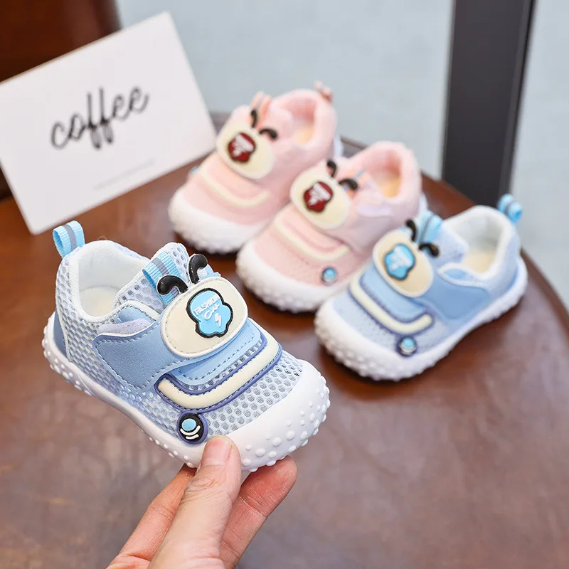 Новинка лета 2023, детские сандалии, детская удобная сетчатая обувь с мягкой подошвой, детская обувь для мальчиков и девочек с героями мультфильмов
Новинка лета 2023, детские сандалии, детская удобная сетчатая обувь с мягкой подошвой, детская обувь для мальчиков и девочек с героями мультфильмов