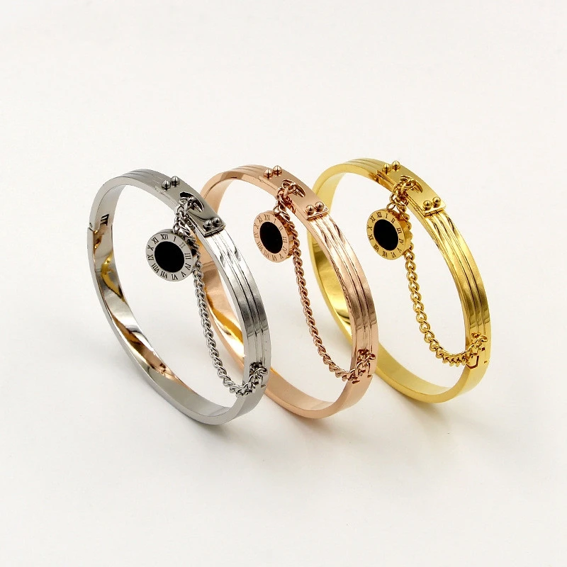 Fine Jewelry Black Round Tag Chain Bangles Roman Numerals Bracelet For Women Classic Brand Jewelry Stainless Steel Bracelets 104
Fine Jewelry Black Round Tag Chain Bangles Roman Numerals Bracelet For Women Classic Brand Jewelry Stainless Steel Bracelets 104