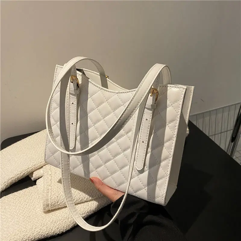 Female Large Capacity Quilted Tote Bag Retro Diamond Quilted Brown Leather Handbags For Women 2022 Designer Green Big Side Bags
Female Large Capacity Quilted Tote Bag Retro Diamond Quilted Brown Leather Handbags For Women 2022 Designer Green Big Side Bags