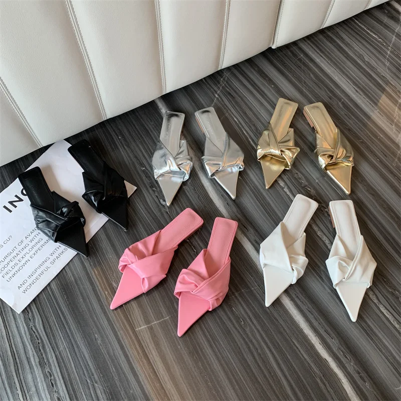 High-Heeled Shoes Lady Slippers Women Summer Rubber Flip Flops Low Pantofle Slides Pointed Toe Hawaiian Flat 2023 PU Fabric Basi
High-Heeled Shoes Lady Slippers Women Summer Rubber Flip Flops Low Pantofle Slides Pointed Toe Hawaiian Flat 2023 PU Fabric Basi