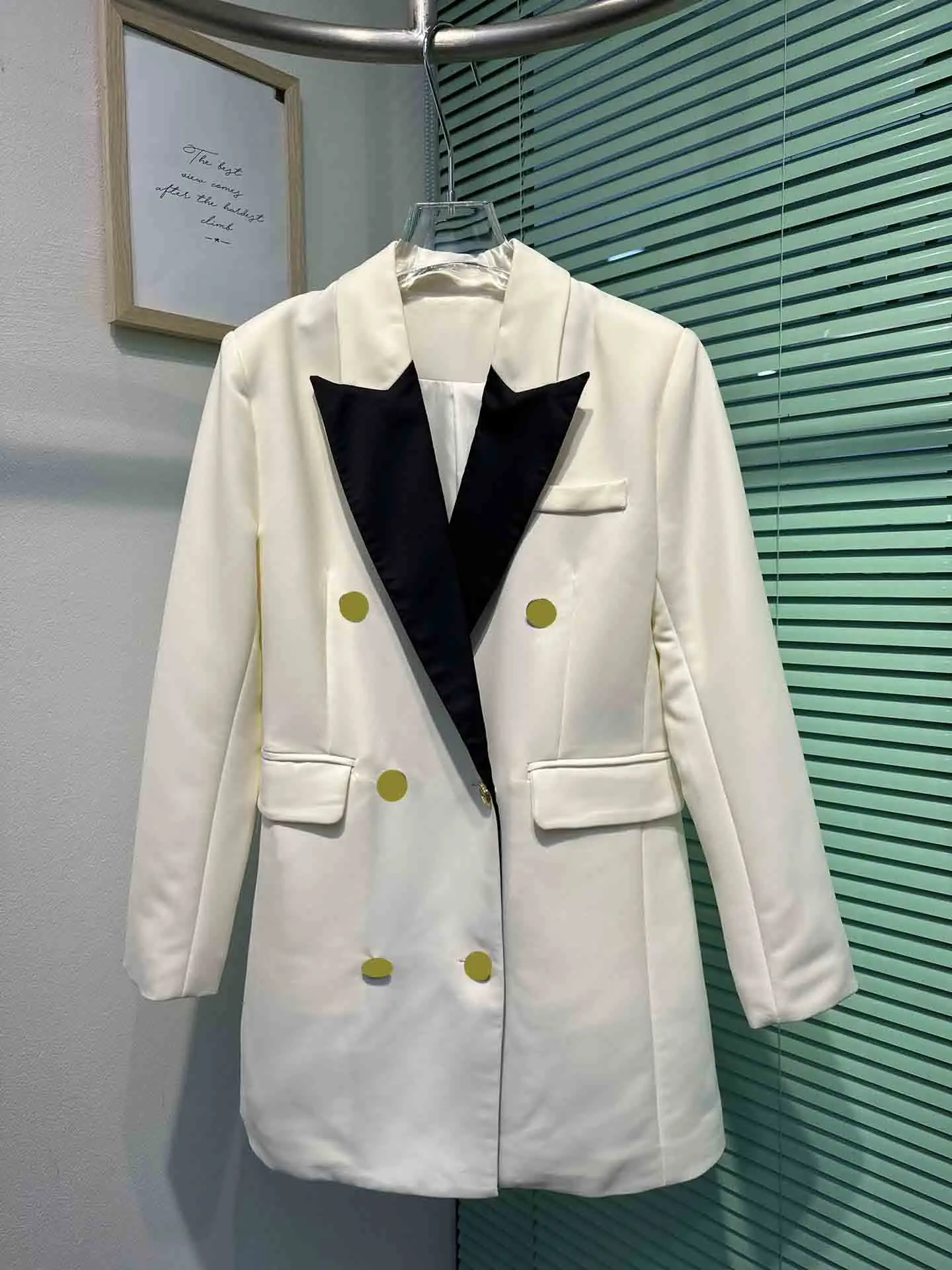 Contrast color patchwork women golden buttons double breasted casual blazer autumn white coat
Contrast color patchwork women golden buttons double breasted casual blazer autumn white coat