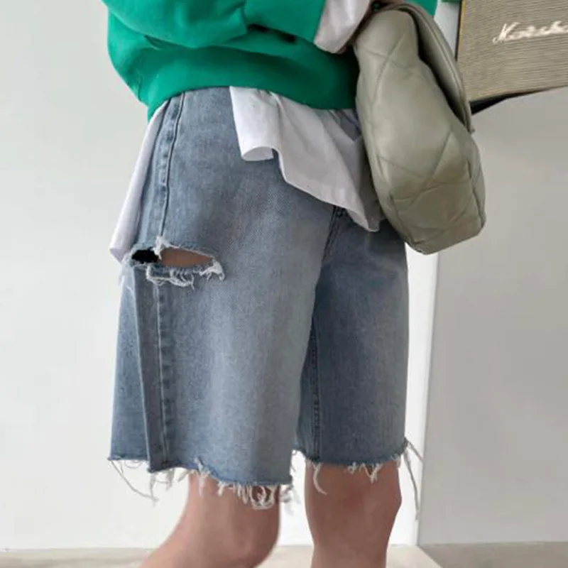 Spring Summer Loose Ripped Holes Ladies Wide Leg Jeans Shorts High Waist Pockets Straight Women Denim 2022 short femme
Spring Summer Loose Ripped Holes Ladies Wide Leg Jeans Shorts High Waist Pockets Straight Women Denim 2022 short femme