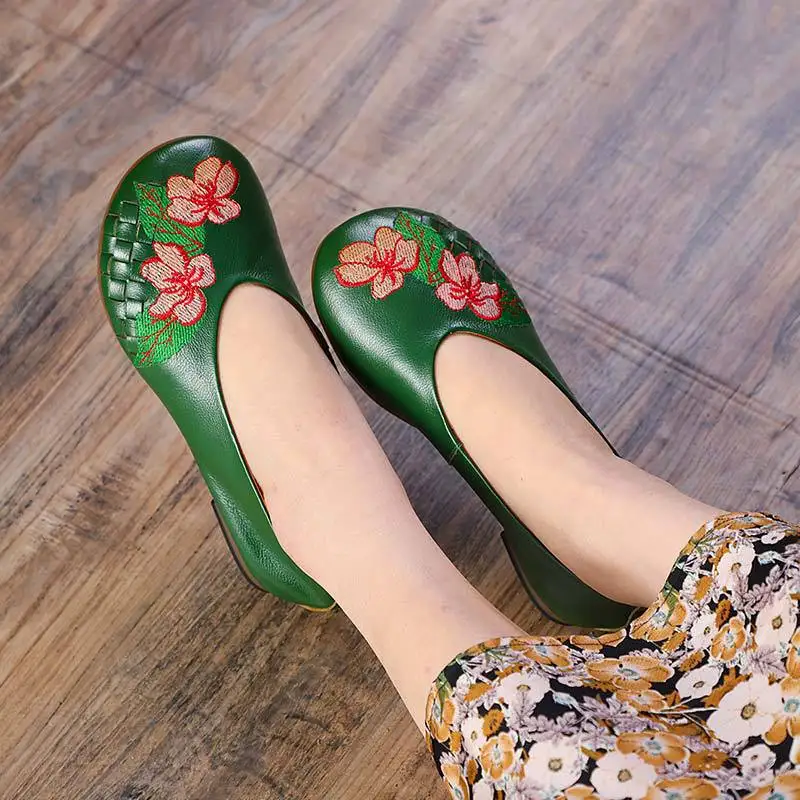 Loafers Women Embroidery Leather Low Heels Spring Shoes for Women Handmade Genuine Leather Women Flats Lazy Shoes Soft Retro
Loafers Women Embroidery Leather Low Heels Spring Shoes for Women Handmade Genuine Leather Women Flats Lazy Shoes Soft Retro