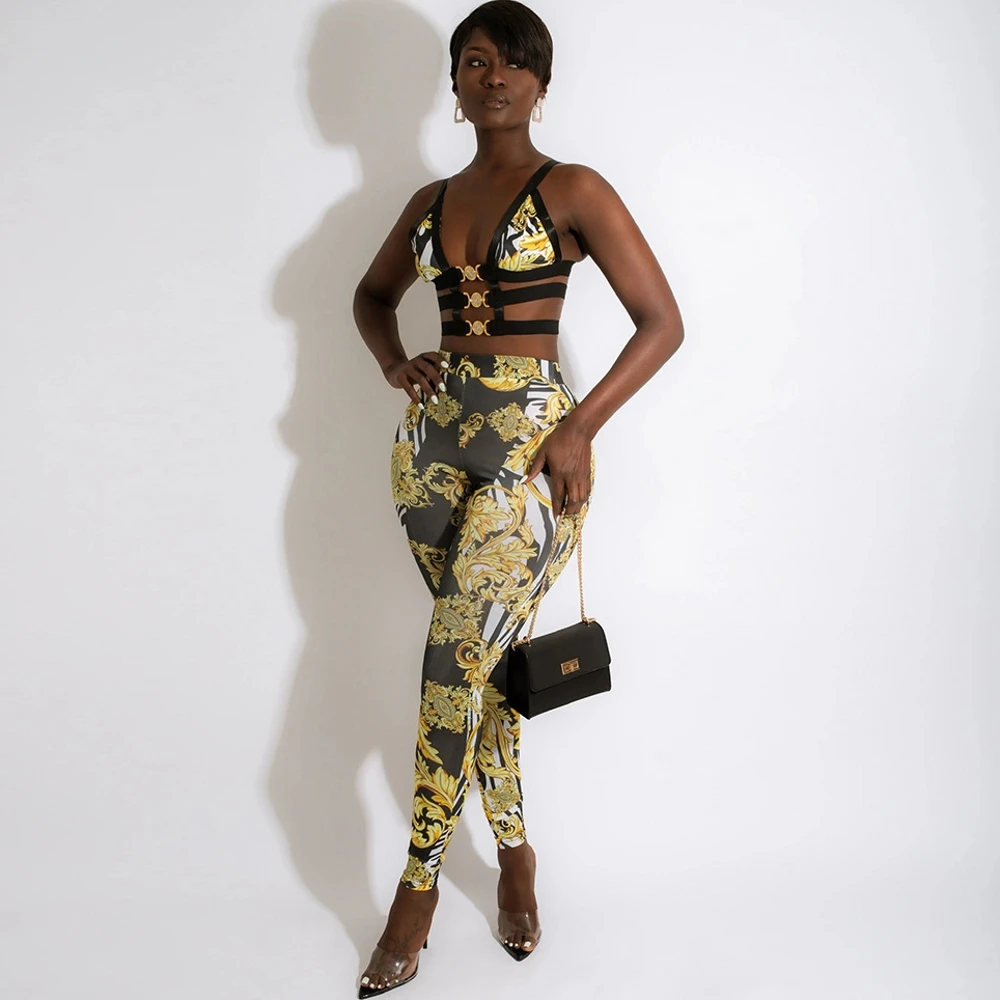 Женский комплект из двух предметов: укороченный топ с цветочным принтом и брюки с высокой талией 
Женский комплект из двух предметов: укороченный топ с цветочным принтом и брюки с высокой талией